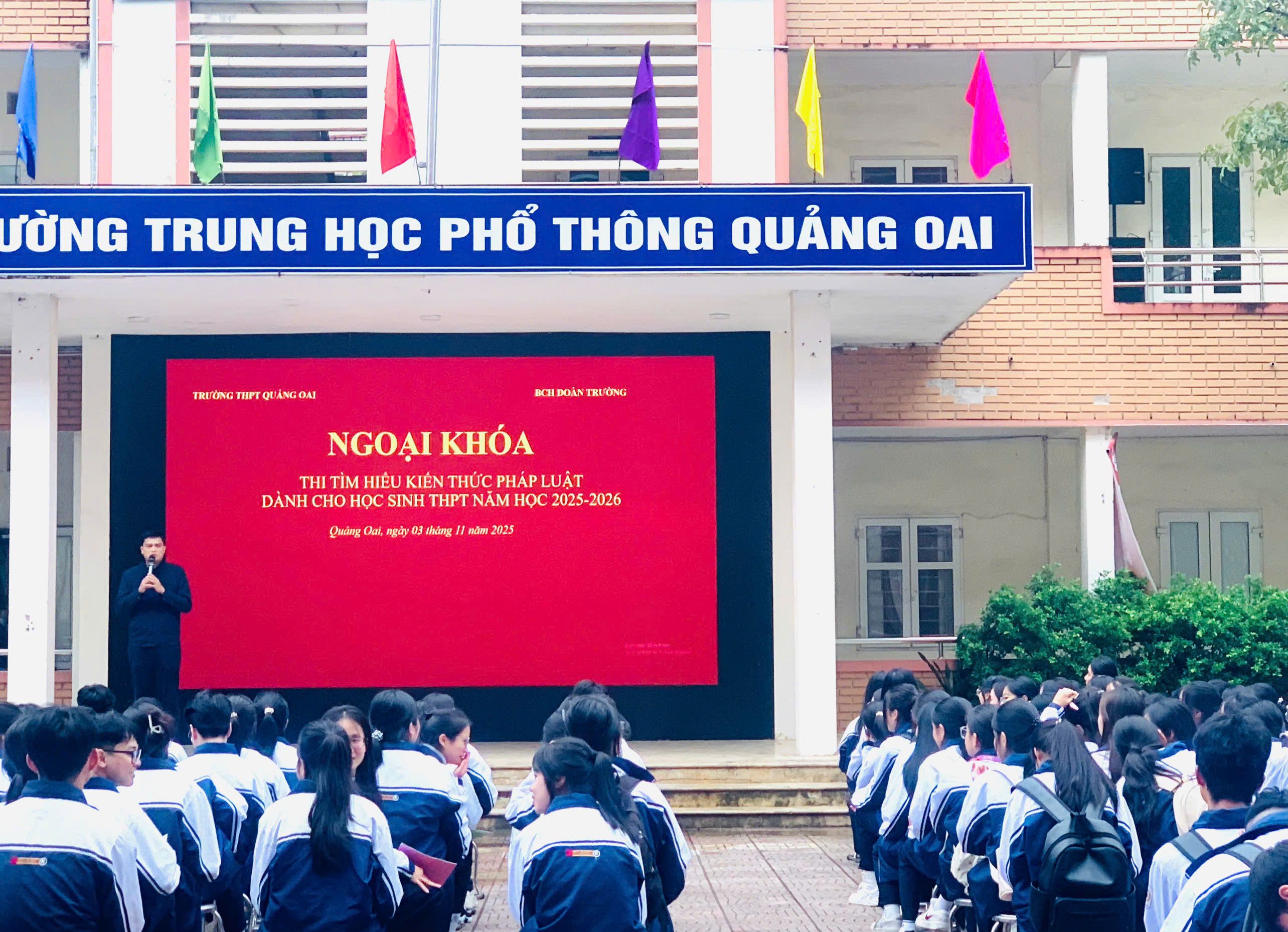 Ngoại khóa tuyên truyền kiến thức pháp luật đầu năm học 2025 - 2026