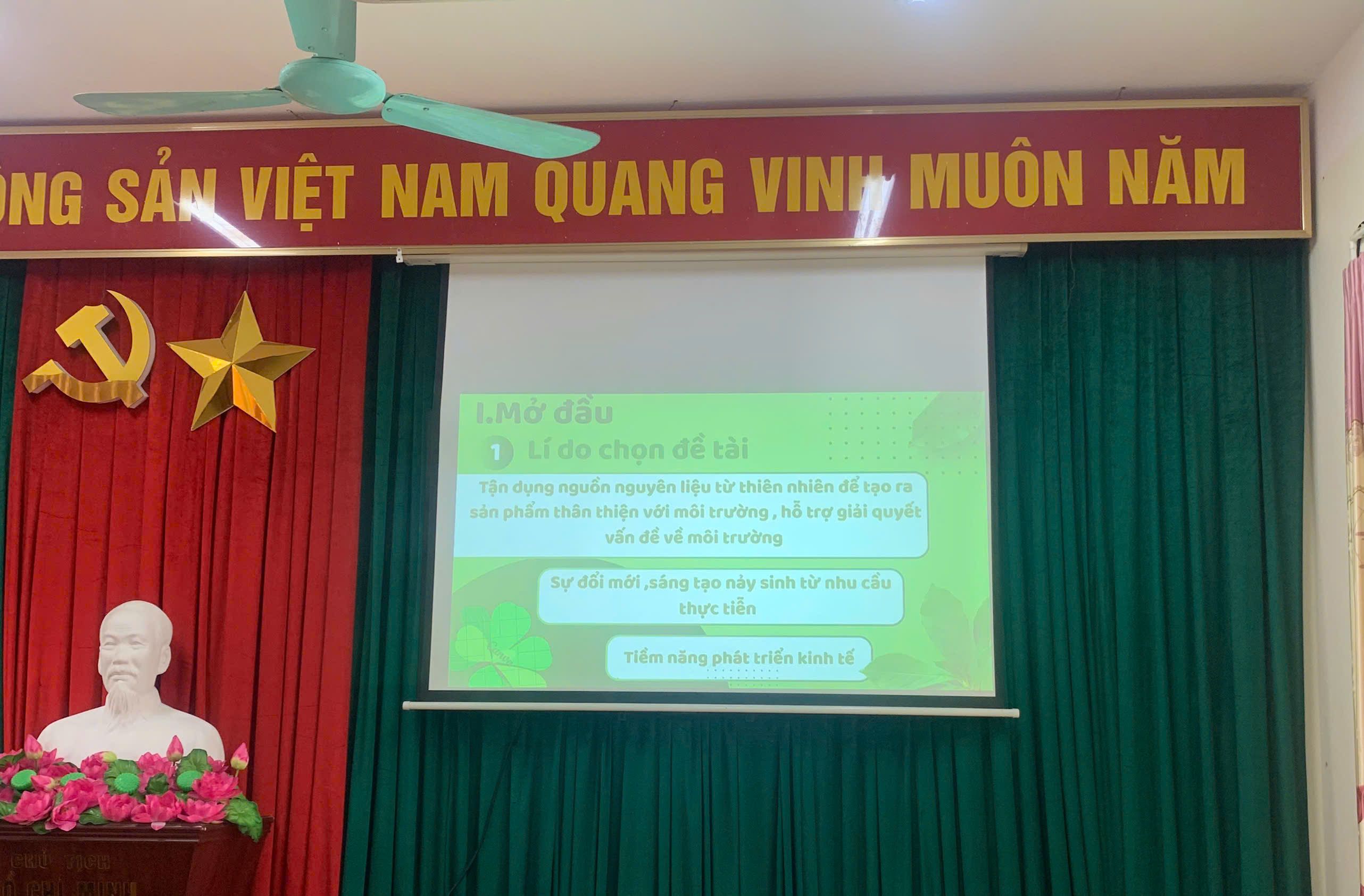 Phóng sự ảnh: Thi khoa học kỹ  thuật cấp trường, năm học 2025 - 2026